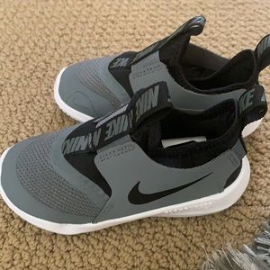 Nike sneakers foe boys never worn. Size 8c